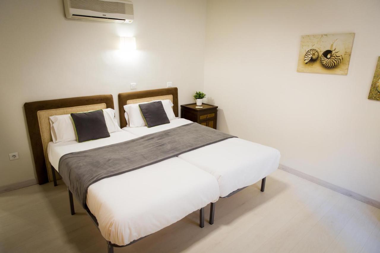 3 Dormitorios Con Balcon Junto Calle Larios Malaga