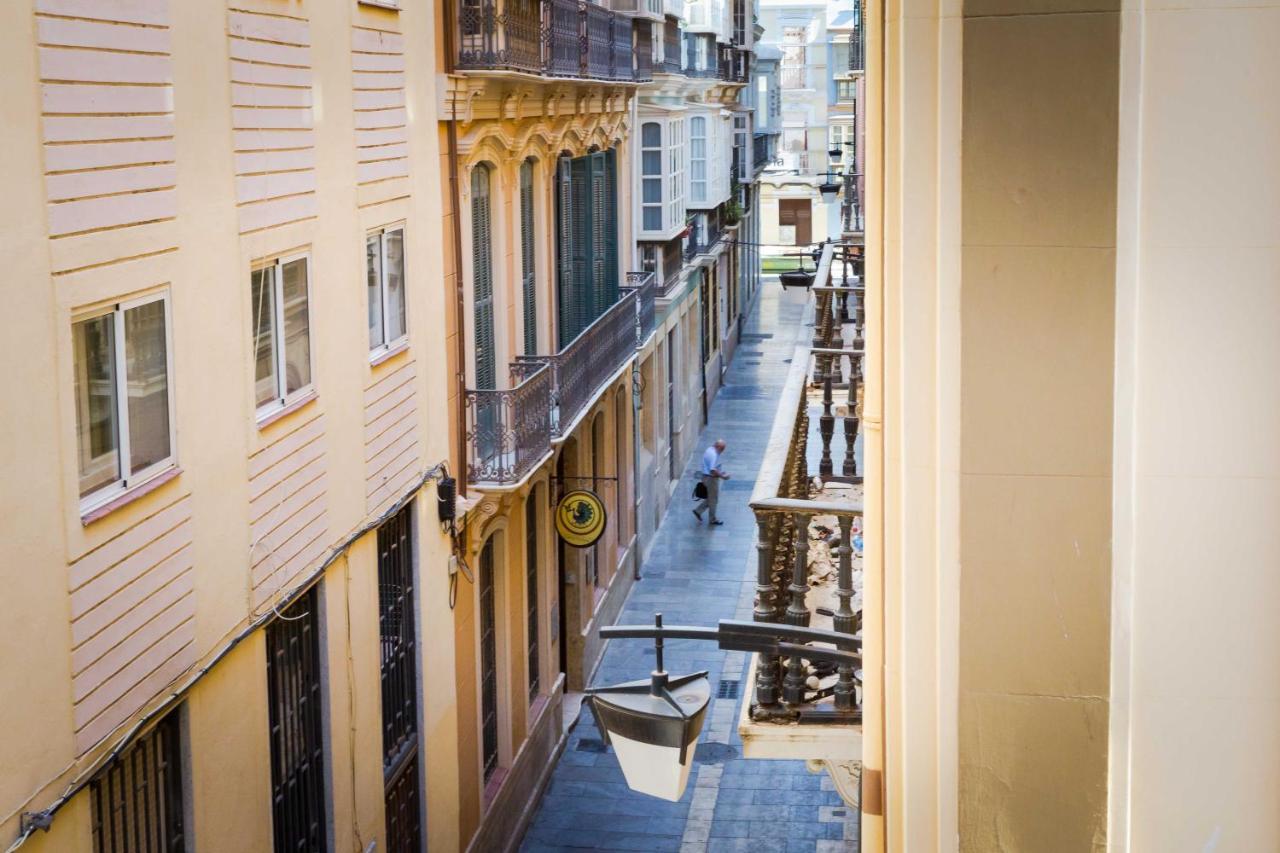 3 Dormitorios Con Balcon Junto Calle Larios Malaga