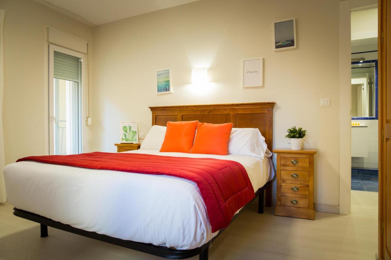 3 Dormitorios Con Balcon Junto Calle Larios * Malaga